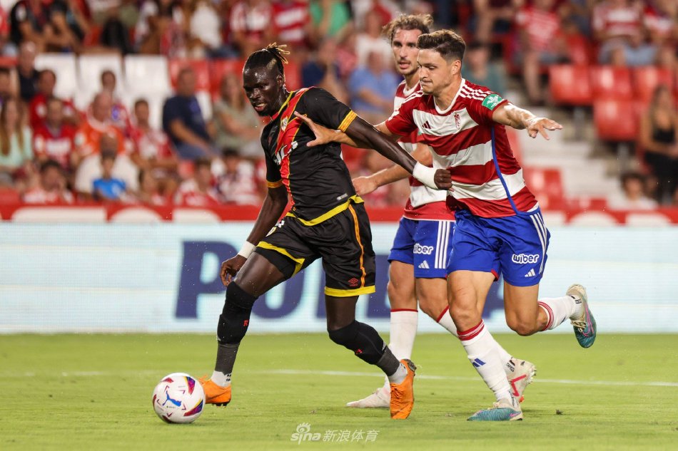 身着皇马白 身着皇马白